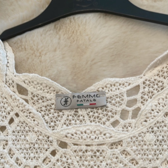 Cream coloured crochet coverup. One size but I would say fits small to medium - Picture 4 of 5